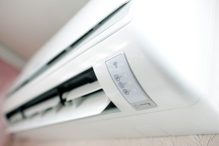 Air conditioning units and heat pumps